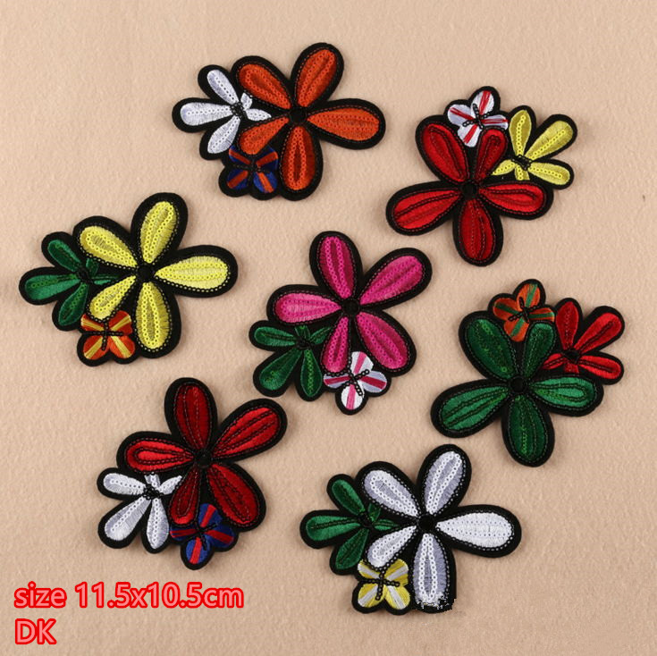 Sewing Id - バイカー用スパンコールアップリケ,花柄アップリケ,オートバイに最適,11.5x10.5cm, 10個